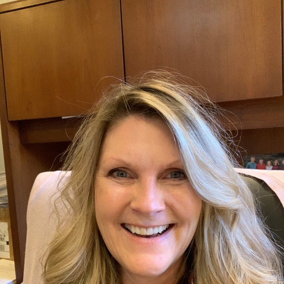 Meet your Posher, Vicki - Picture 1 of 1